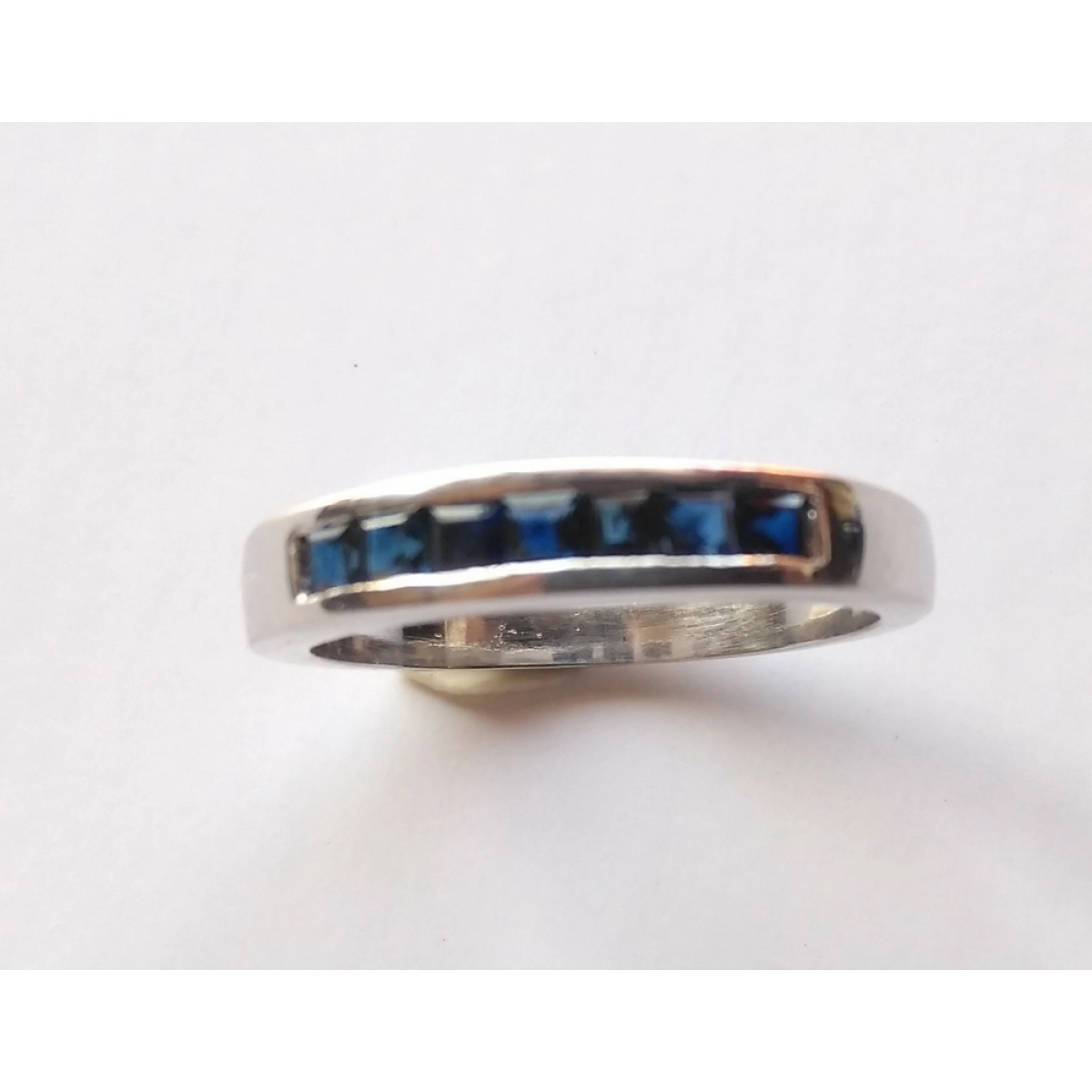 RING WITH SAPPHIRES IN WHITE GOLD