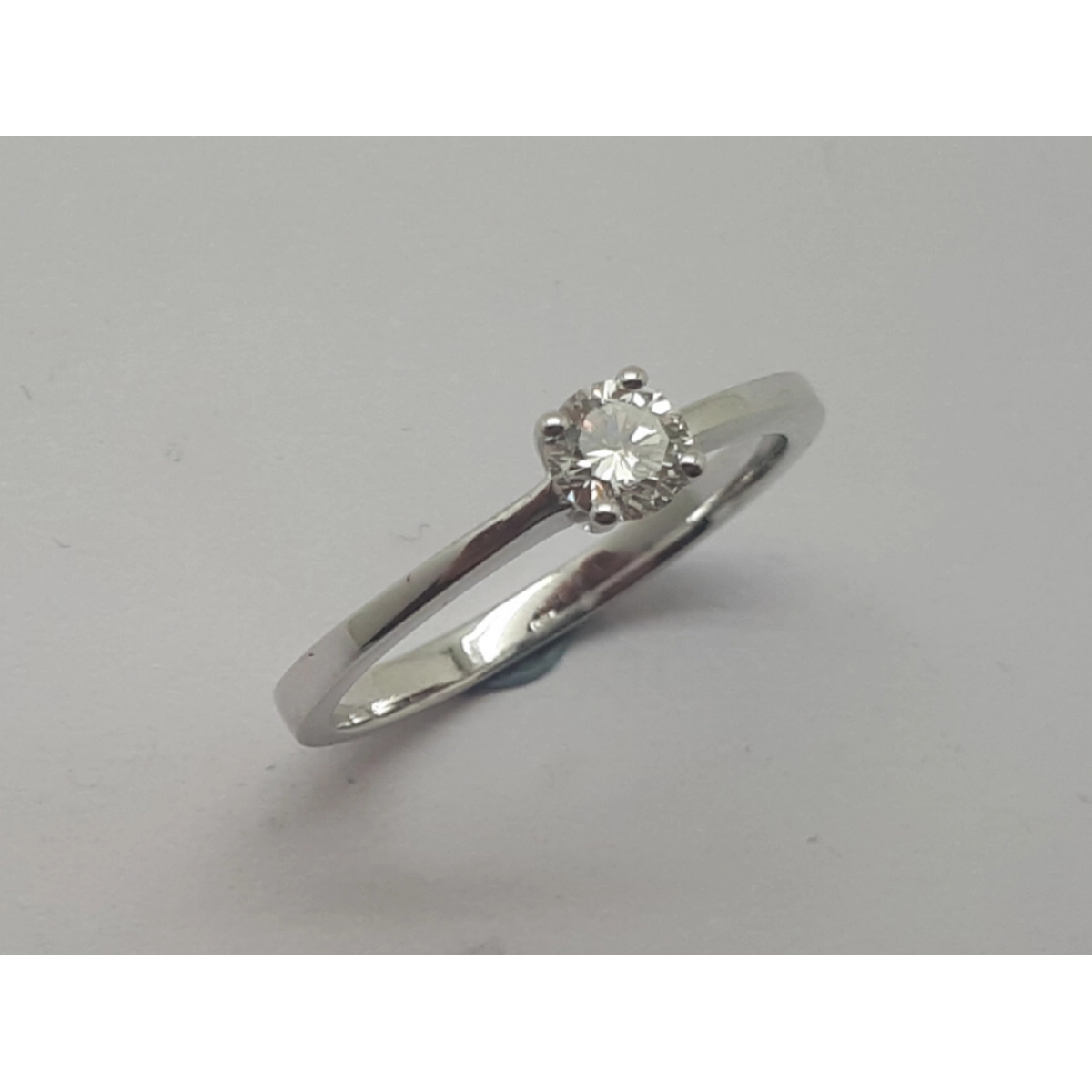 RING SOLITAIRE WHITE GOLD AND DIAMOND NATURAL B-79