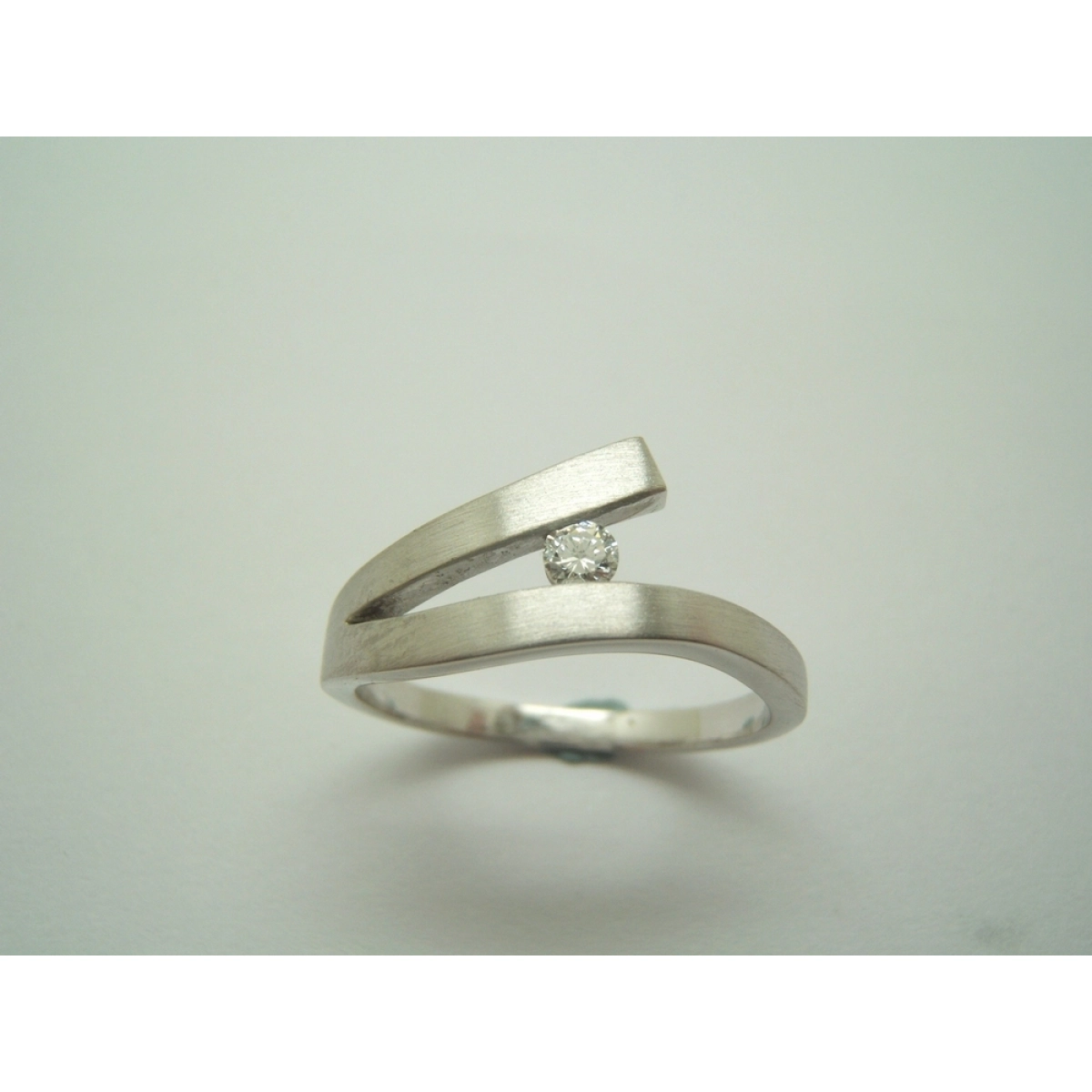 RING SOLITAIRE WHITE GOLD AND DIAMOND B-79
