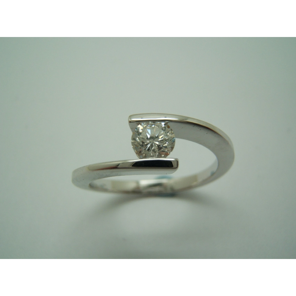 RING SOLITAIRE WHITE GOLD AND DIAMOND B-79