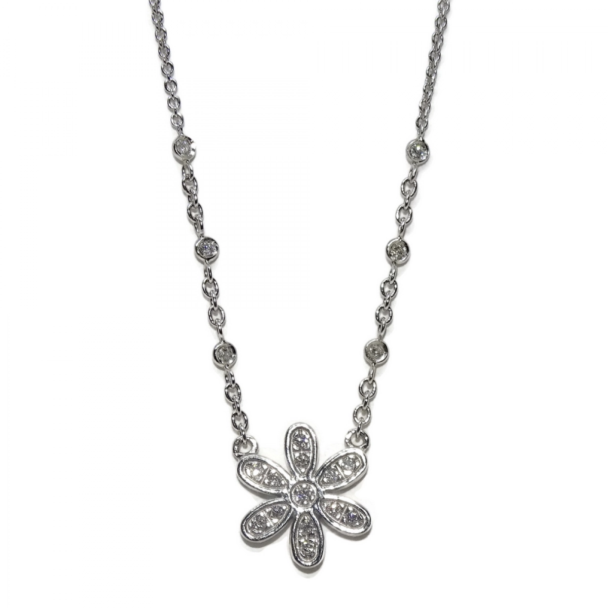 NECKLACE WITH 0.28 CTS OF DIAMONDS SET INTO A FLOWER, AND NEVER SAY NEVER