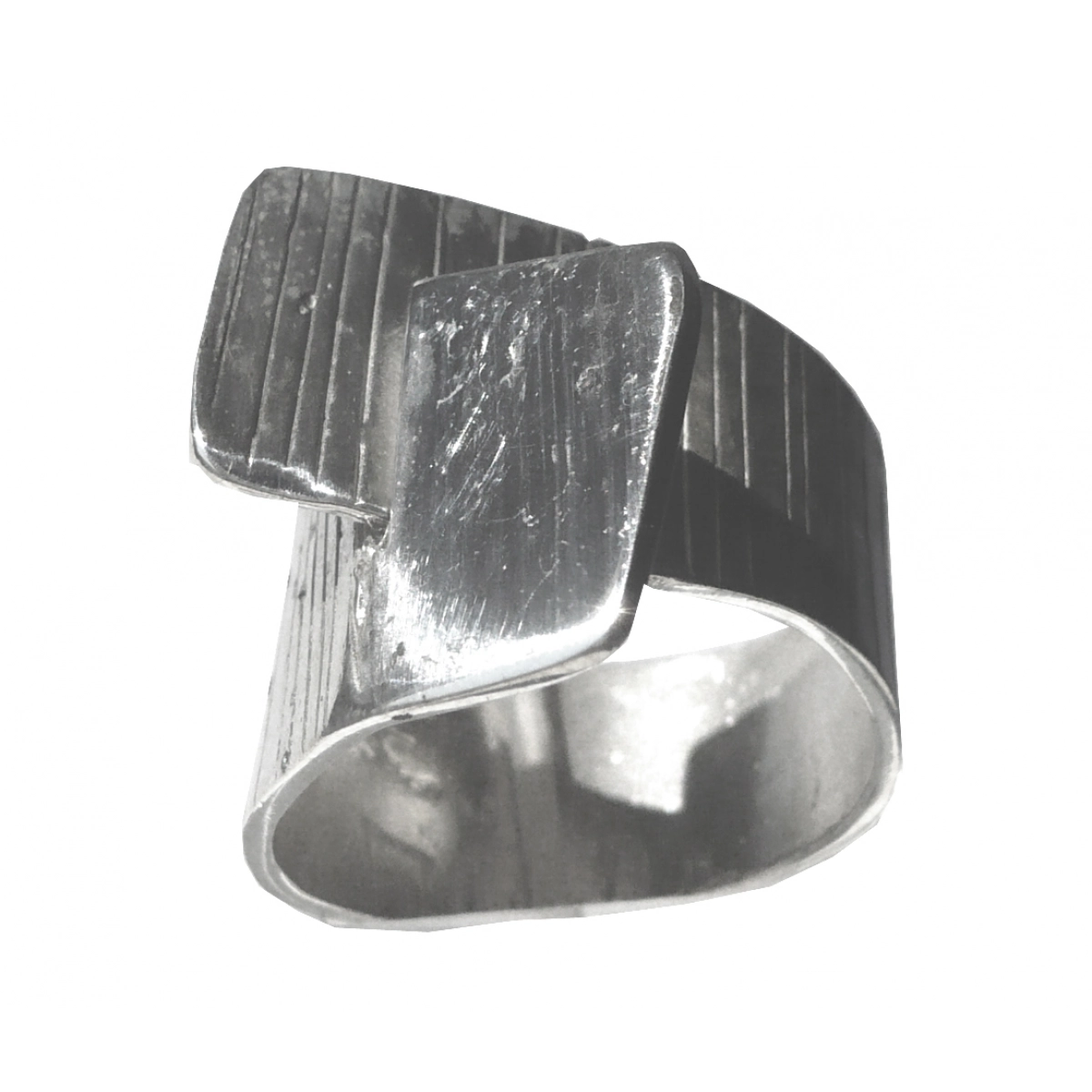 Ring in silver from the collection paths. Measured finger contour No. 18 FP A47 - P Fili Plaza FP A47-P