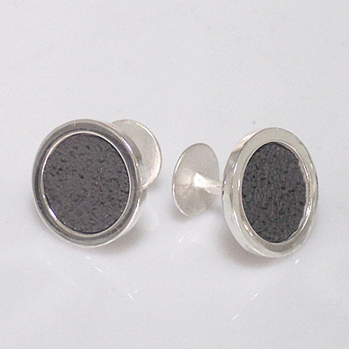 CUFFLINKS ARE STERLING SILVER, WITH A MOTIF TEXTURED AND SATIN FINISH AND BRIGHTNESS. CRESBER To Sara