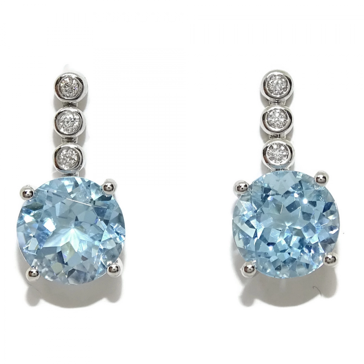 EARRINGS WITH DIAMONDS AND BLUE TOPAZ WITH 0.07 CTS OF DIAMONDS AND 5.20 CTS OF TOPAC.1.60 CM LONG Never say never