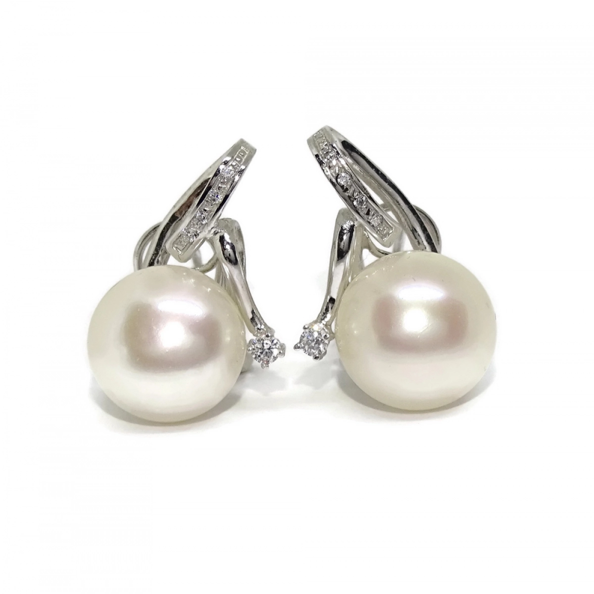 EARRINGS OF WHITE GOLD 18K WITH 10 ZIRCONS AND PEARLS CULTIVATED IN BOT�N 12MM. NEVER SAY NEVER