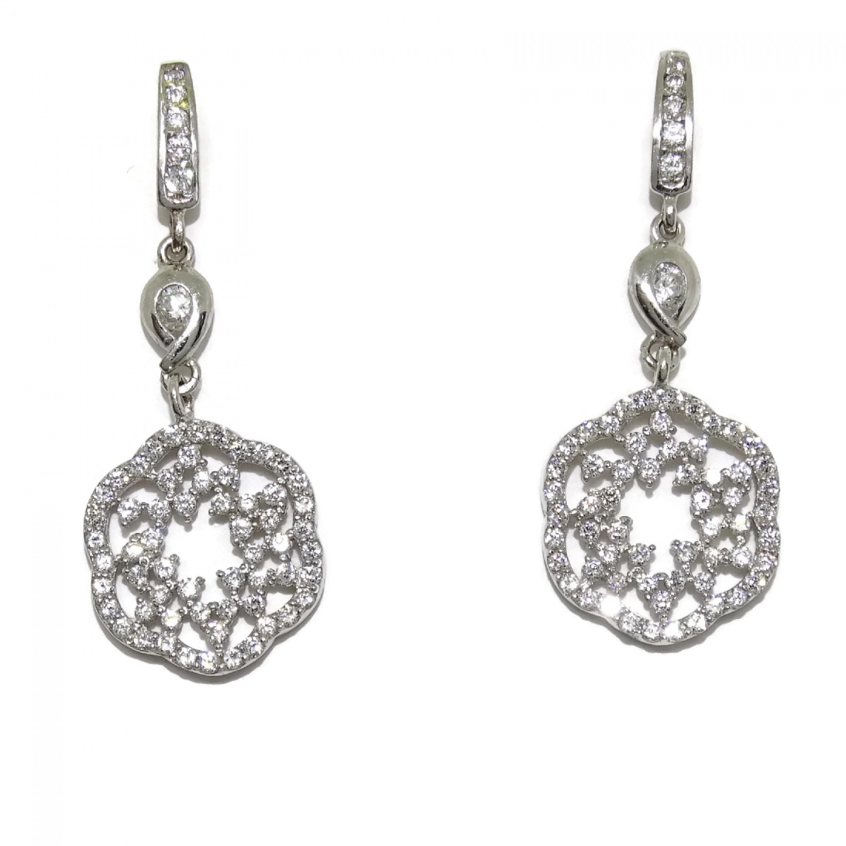 EARRINGS OF WHITE GOLD OF 18KTES WITH ZIRCONS OF THE HIGHEST QUALITY. PRESSURE. 3.00 CM LONG NEVER SAY NEVER