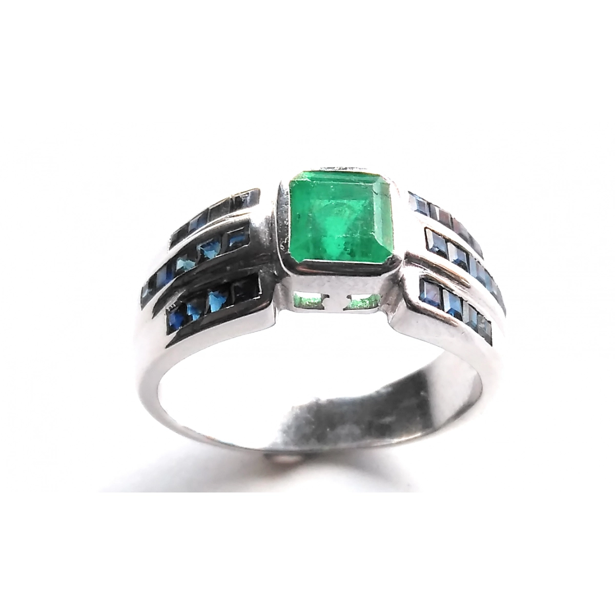 RING OF EMERALD AND SAPPHIRES 18K WHITE GOLD