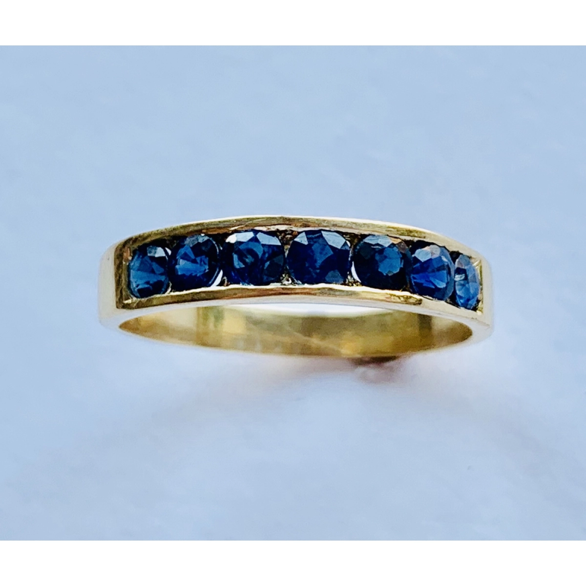 RING WITH SAPPHIRES IN 18K GOLD
